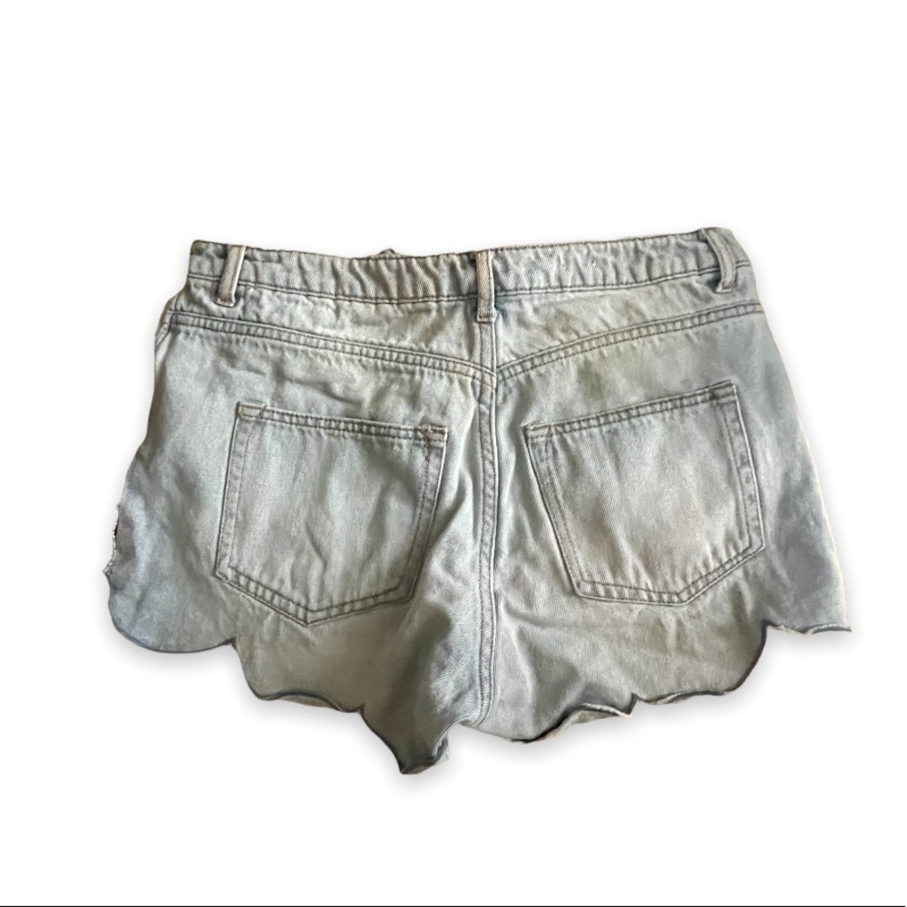 H&M Woman’s Light Blue Scallop-Hem Low Waist Denim Shorts Size: 8 - Picture 8 of 13